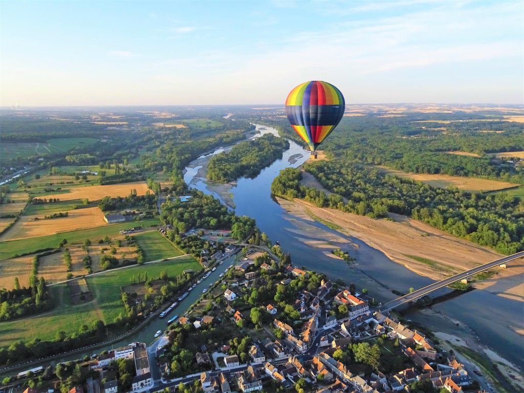 Destination Grand Sancerrois Montgolfière au dessus de la Loire - ©Domaine Raimbault Pineau-web