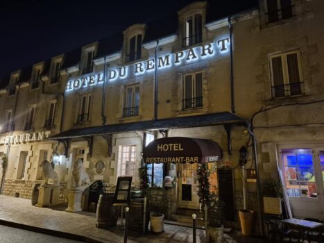 Hotel_restaurant_Le_Rempart_Sancerre_le soir nocturne